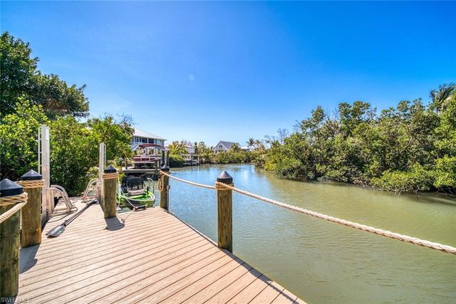 2499 Harbour LN, Sanibel, FL 33957