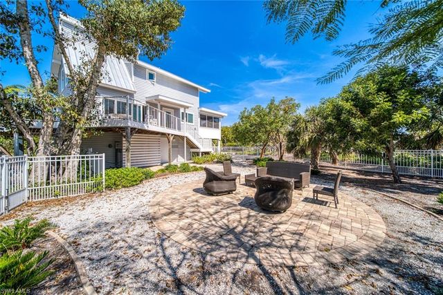2499 Harbour LN, Sanibel, FL 33957