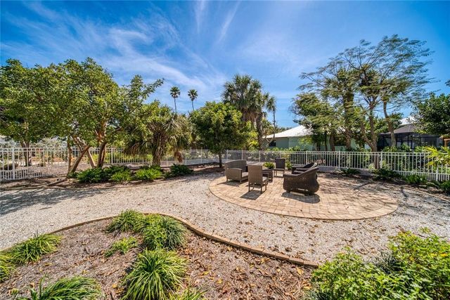 2499 Harbour LN, Sanibel, FL 33957