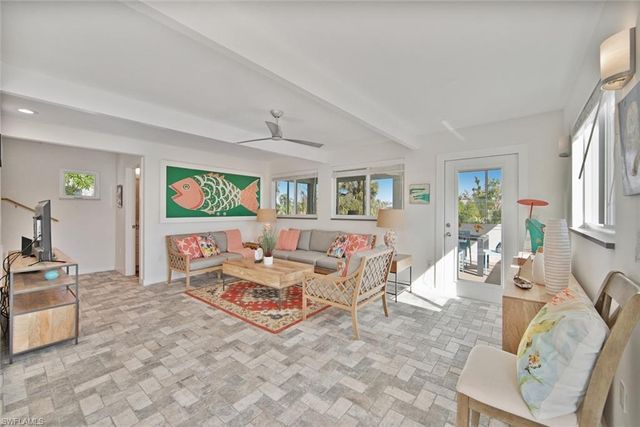 2499 Harbour LN, Sanibel, FL 33957