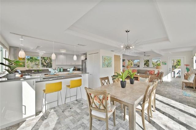 2499 Harbour LN, Sanibel, FL 33957