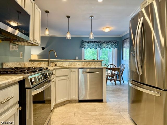 20 Winding Brook Ln, Jefferson Twp., NJ 07438