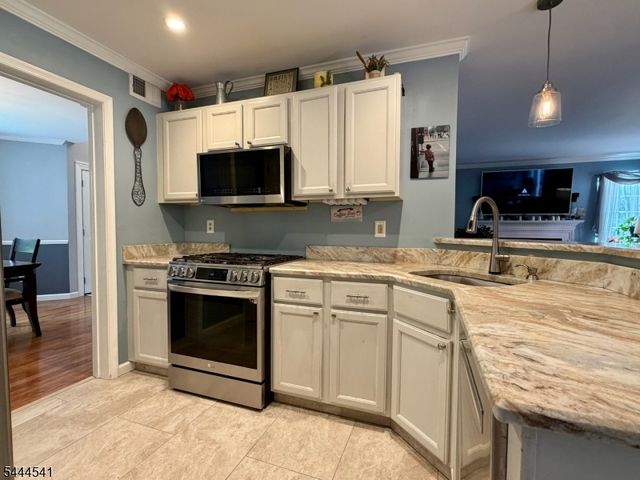 20 Winding Brook Ln, Jefferson Twp., NJ 07438