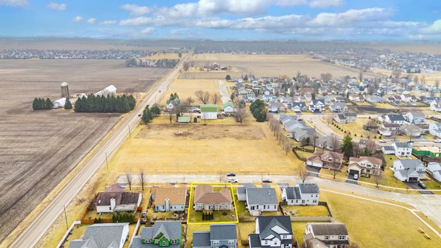 21 W Winterberry Avenue, Cortland, IL 60112