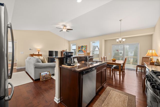 21 W Winterberry Avenue, Cortland, IL 60112