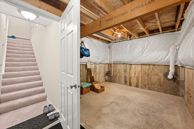 21 W Winterberry Avenue, Cortland, IL 60112