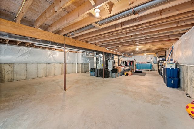 21 W Winterberry Avenue, Cortland, IL 60112