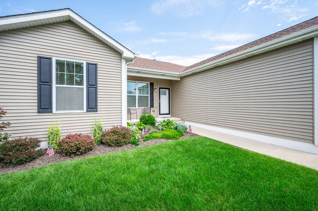 21 W Winterberry Avenue, Cortland, IL 60112