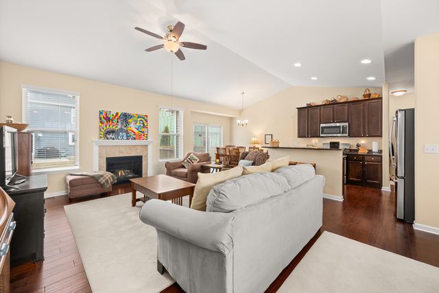 21 W Winterberry Avenue, Cortland, IL 60112