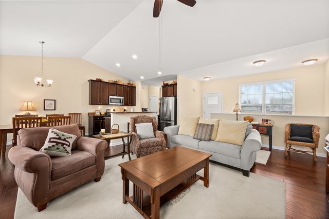 21 W Winterberry Avenue, Cortland, IL 60112