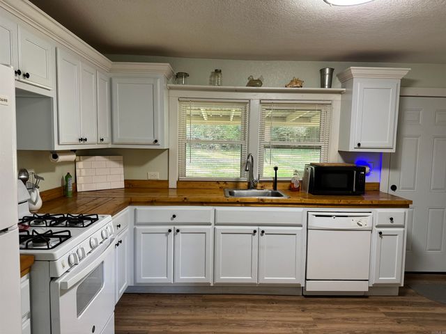 11169 Leau Fraiz Road, Malvern, AR 72104