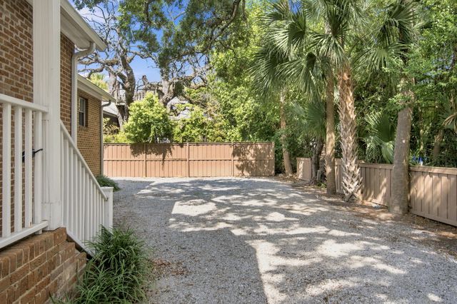 71 Gadsden Street, Charleston, SC 29401
