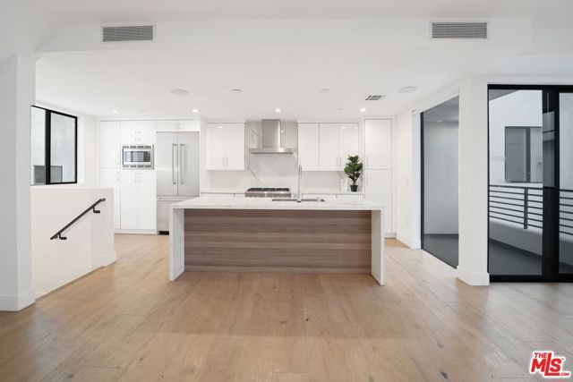 735 N Gramercy Place, Los Angeles, CA 90038