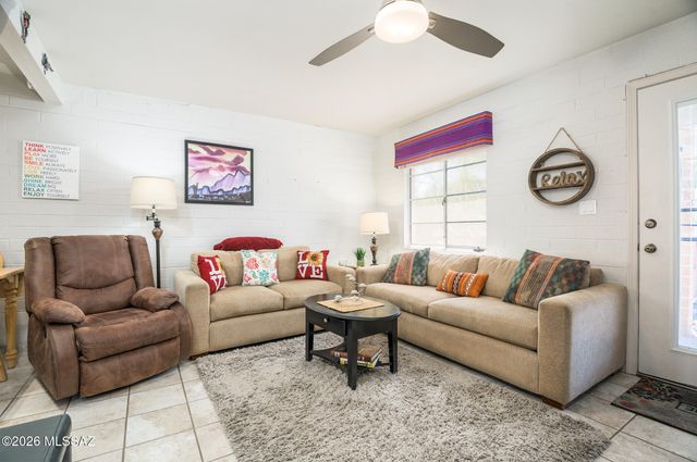 233 S Paseo Tierra Apt D, Green Valley, AZ 85614