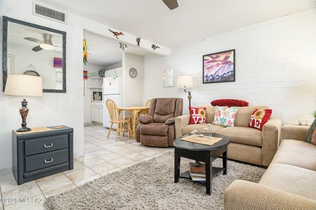 233 S Paseo Tierra Apt D, Green Valley, AZ 85614