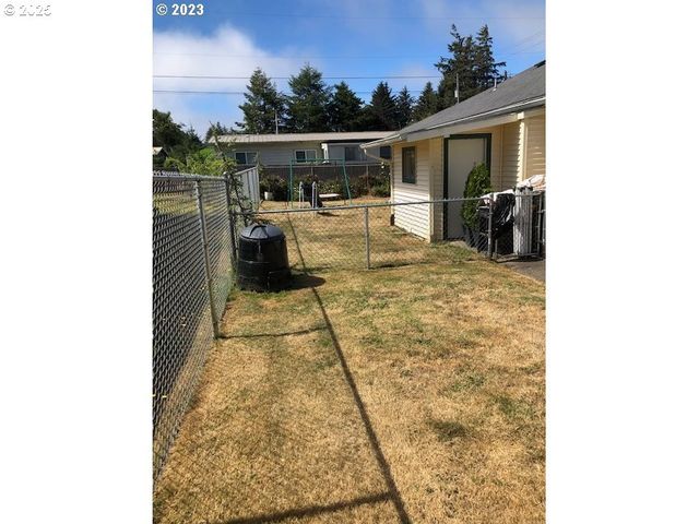 92322 CAPE ARAGO Hwy, Coos Bay, OR 97420