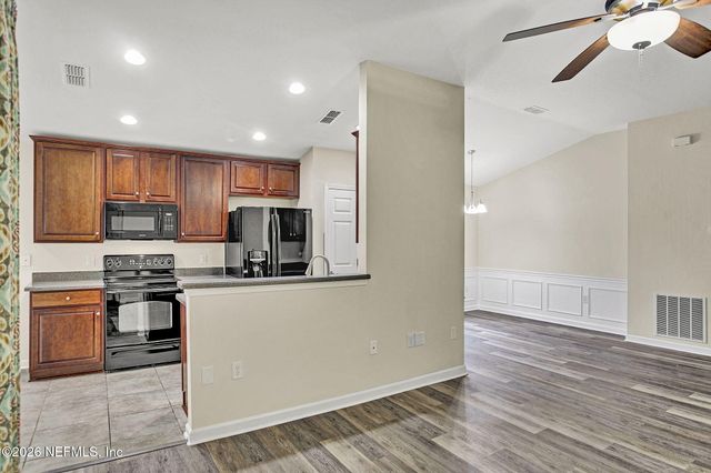 9122 HONEYBEE Lane, Jacksonville, FL 32256