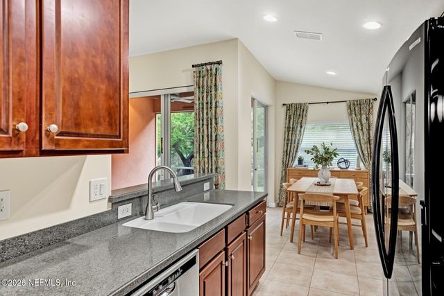 9122 HONEYBEE Lane, Jacksonville, FL 32256