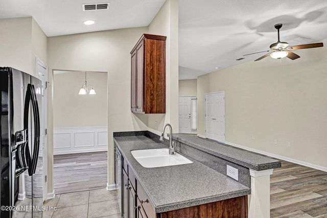 9122 HONEYBEE Lane, Jacksonville, FL 32256