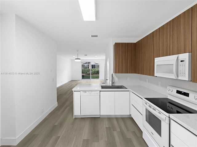 2179 Hacienda Ter, Weston, FL 33327