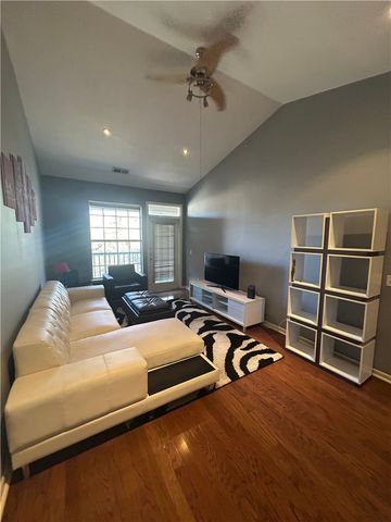 4230 NW Meadow Creek Circle 306, Fayetteville, AR 72703