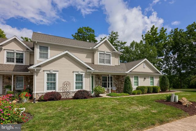 24 HEMLOCK DR, Marietta, PA 17547