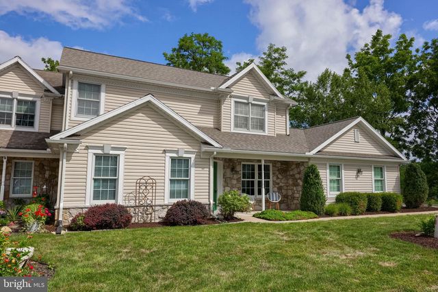 24 HEMLOCK DR, Marietta, PA 17547