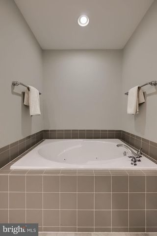 24 HEMLOCK DR, Marietta, PA 17547