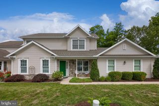 24 HEMLOCK DR, Marietta, PA 17547