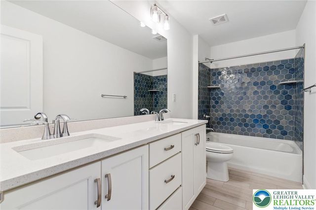 120 Ashford Drive, Coopersburg Boro, PA 18036