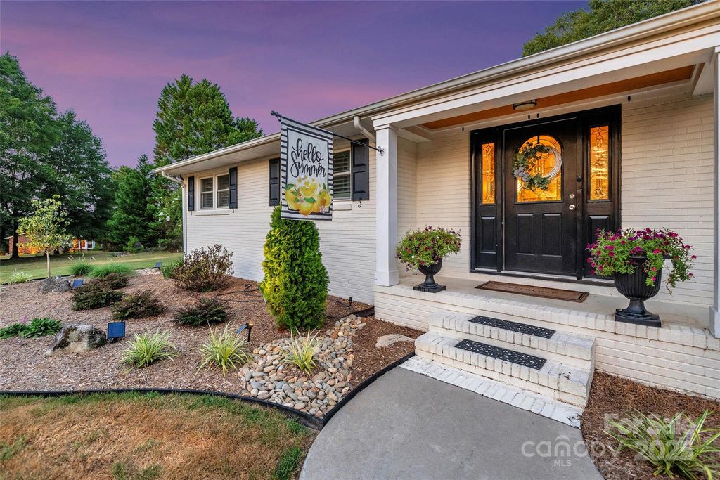 820 Green Pond Road, Clover, SC 29710