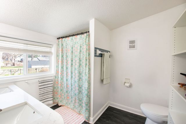 1204 N C Street, Indianola, IA 50125