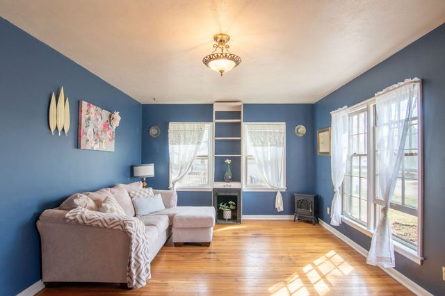 1204 N C Street, Indianola, IA 50125