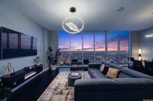 610 E Market St Unit 2605, San Antonio, TX 78205