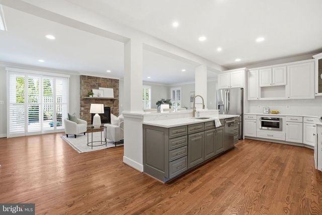 2808 JOHN MARSHALL DR, Arlington, VA 22207