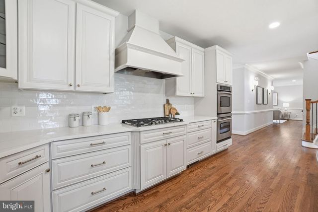 2808 JOHN MARSHALL DR, Arlington, VA 22207