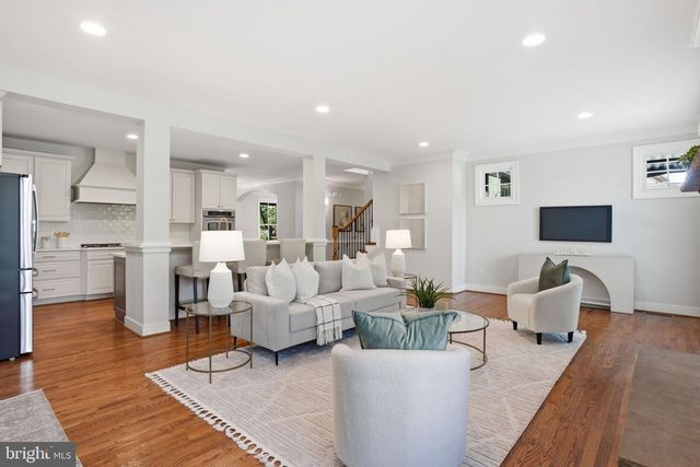 2808 JOHN MARSHALL DR, Arlington, VA 22207