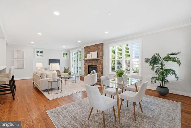 2808 JOHN MARSHALL DR, Arlington, VA 22207
