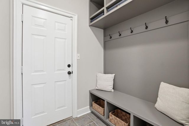 2808 JOHN MARSHALL DR, Arlington, VA 22207