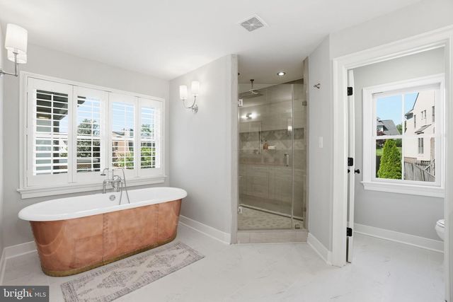 2808 JOHN MARSHALL DR, Arlington, VA 22207