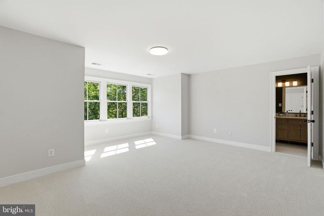 2808 JOHN MARSHALL DR, Arlington, VA 22207