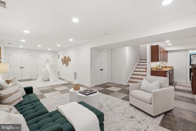 2808 JOHN MARSHALL DR, Arlington, VA 22207