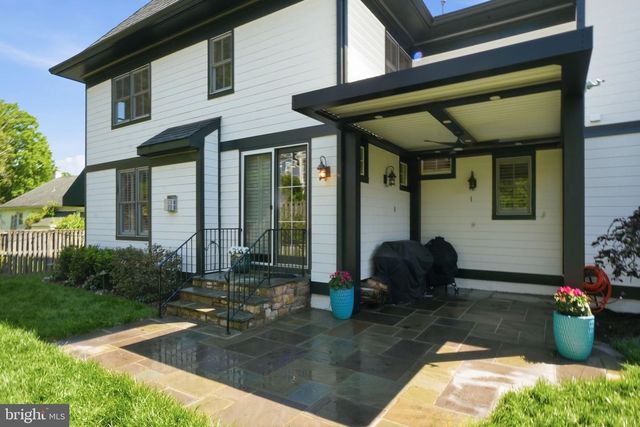 2808 JOHN MARSHALL DR, Arlington, VA 22207