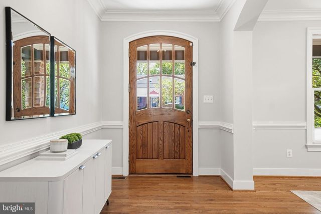 2808 JOHN MARSHALL DR, Arlington, VA 22207