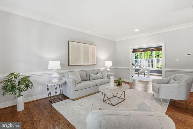 2808 JOHN MARSHALL DR, Arlington, VA 22207