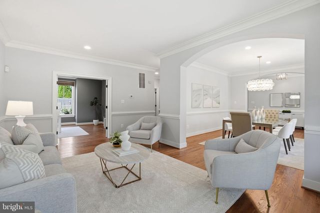 2808 JOHN MARSHALL DR, Arlington, VA 22207