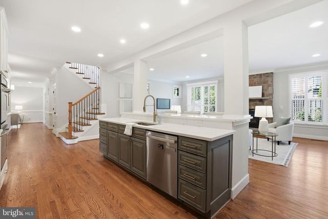 2808 JOHN MARSHALL DR, Arlington, VA 22207