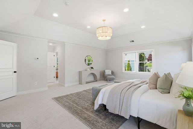 2808 JOHN MARSHALL DR, Arlington, VA 22207