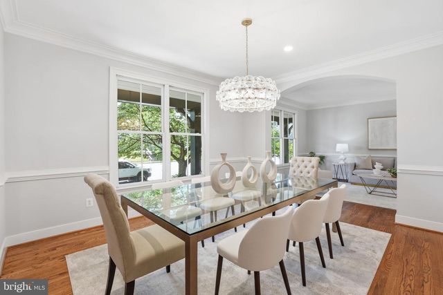 2808 JOHN MARSHALL DR, Arlington, VA 22207