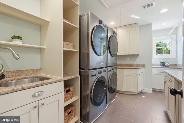 2808 JOHN MARSHALL DR, Arlington, VA 22207